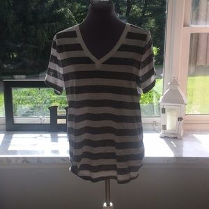 this v neck tee will have you rockin this summer!!